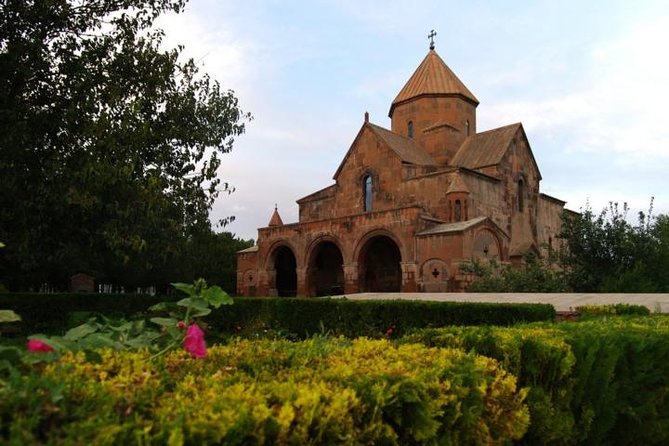 Echmiadzin, Zvartnots, Khor Virap - Echmiadzin Cathedral, the spiritual center of the route