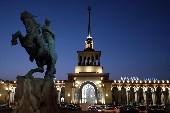 Evening walking tour in Yerevan - The Cafesjian Center and the city’s artistic side
