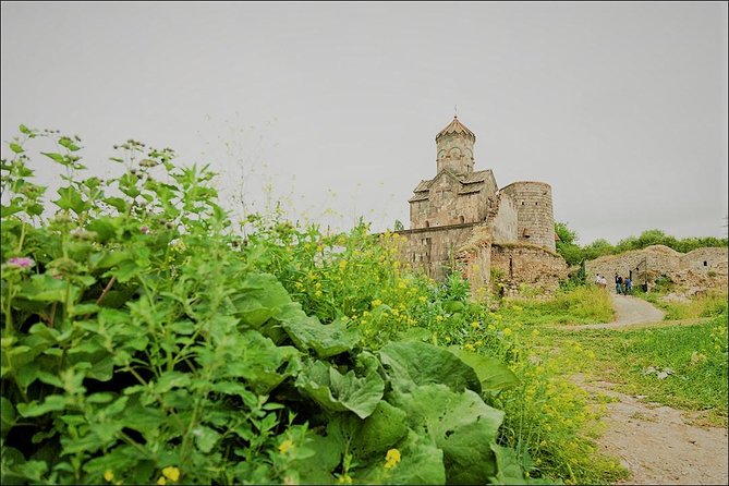 Group Tour: Shaki waterfall, Tatev monastery & ropeway, Hin Areni winery - Tatev Monastery and the missing viewpoint question