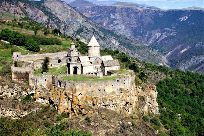 Group Tour: Shaki waterfall, Tatev monastery & ropeway, Hin Areni winery - How the bilingual, large-group format feels