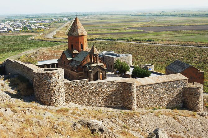 Guided tour: Khor Virap, Noravank Monastery, Areni, Jermuk - Noravank in the red-rock canyon