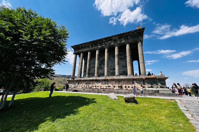 Khor Virap, Garni, Geghard,Azat Reservoir Highlights:Private tour - Charents Arch, a brief stop with a national theme