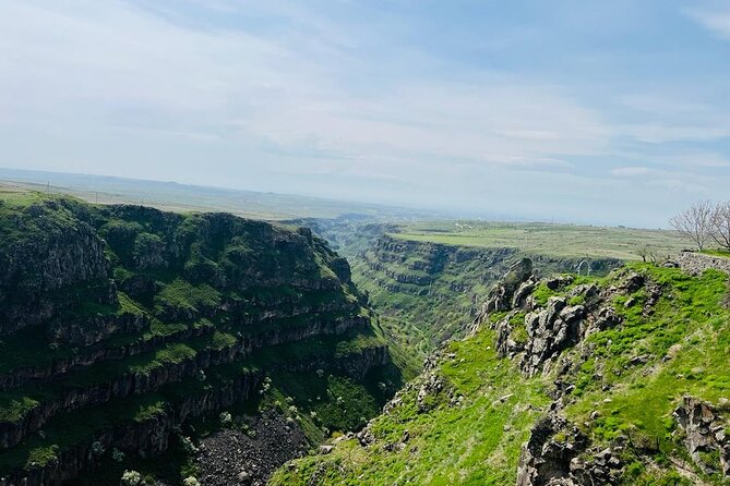Mount Aragats,Amberd Fortress,Alphabet Monument, Saghmosavank - The role of the driver-guide