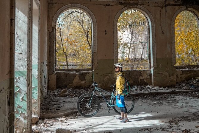 Photography tour in Yerevan (Yerevan city tour) - Opera House, Lovers’ Park, and the Smoking Woman