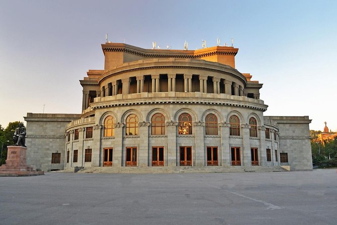 Private sightseeing and walking tour in Yerevan - The Cafesjian Center and Cascade views