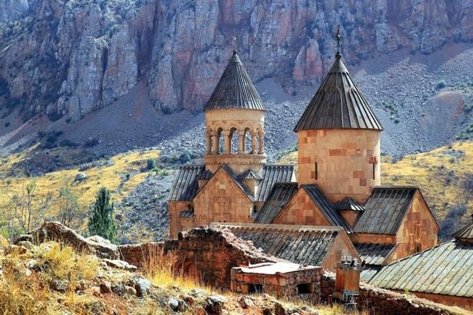 Private tour to Khor Virap, Areni winery, Noravank, Selim pass, Hayravank - Areni wine in the middle of the route