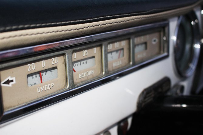 Yerevan city tour with drinks in a classic car with photography - The Cascade and Cafesjian Center